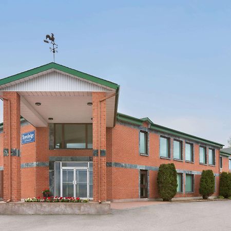 Travelodge By Wyndham Rigaud Buitenkant foto