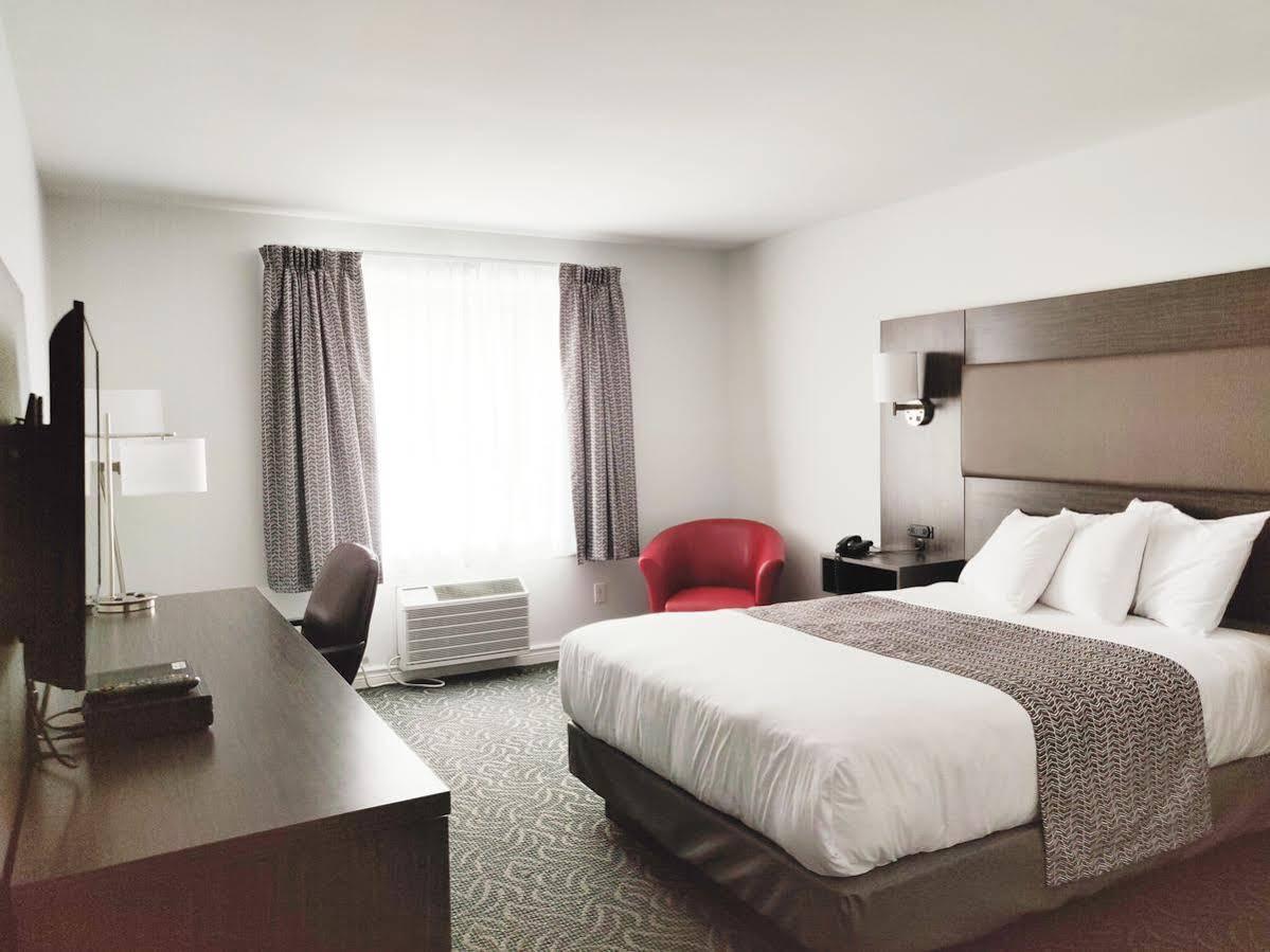 Travelodge By Wyndham Rigaud Buitenkant foto