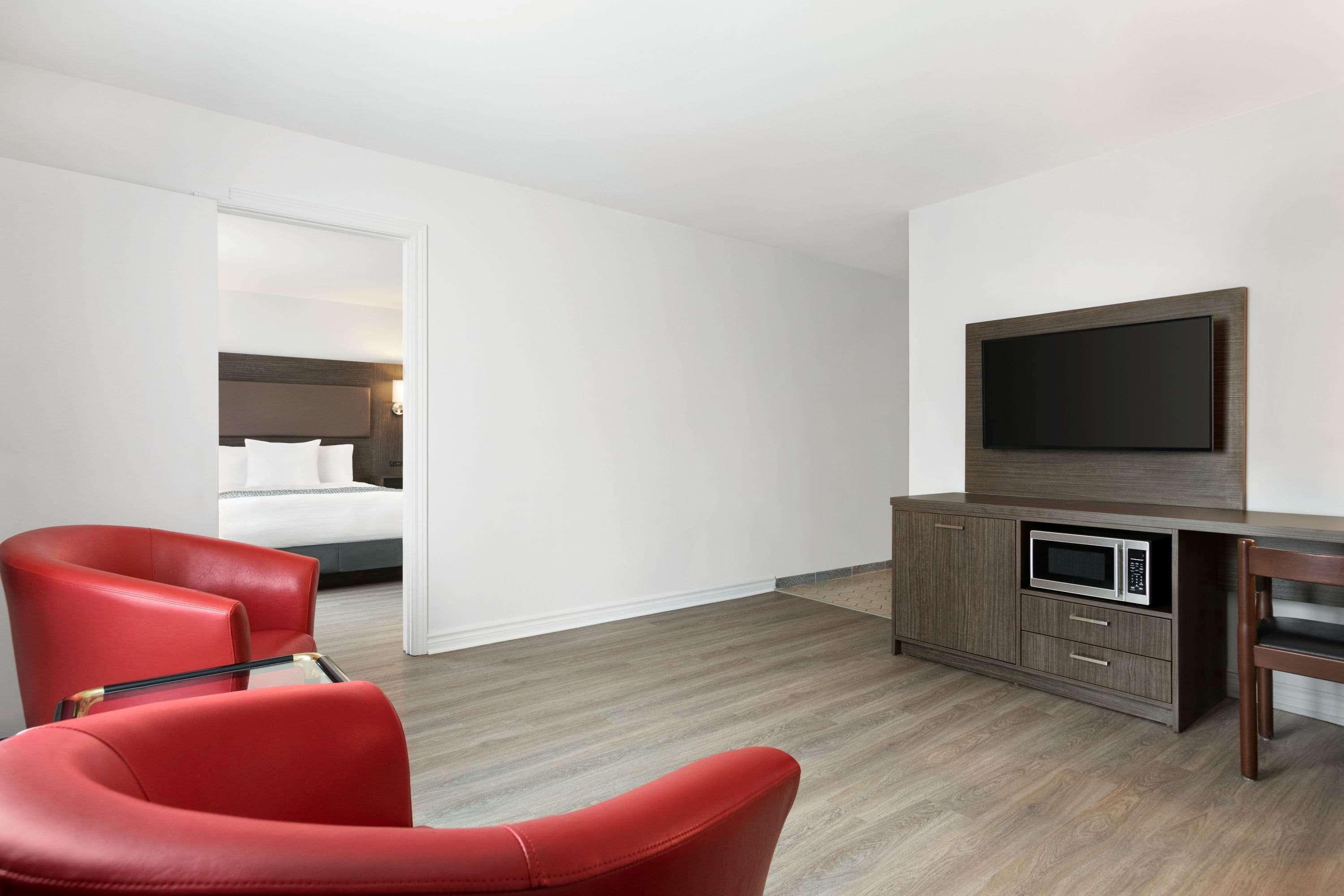 Travelodge By Wyndham Rigaud Buitenkant foto