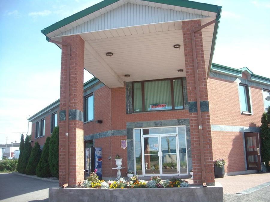 Travelodge By Wyndham Rigaud Buitenkant foto