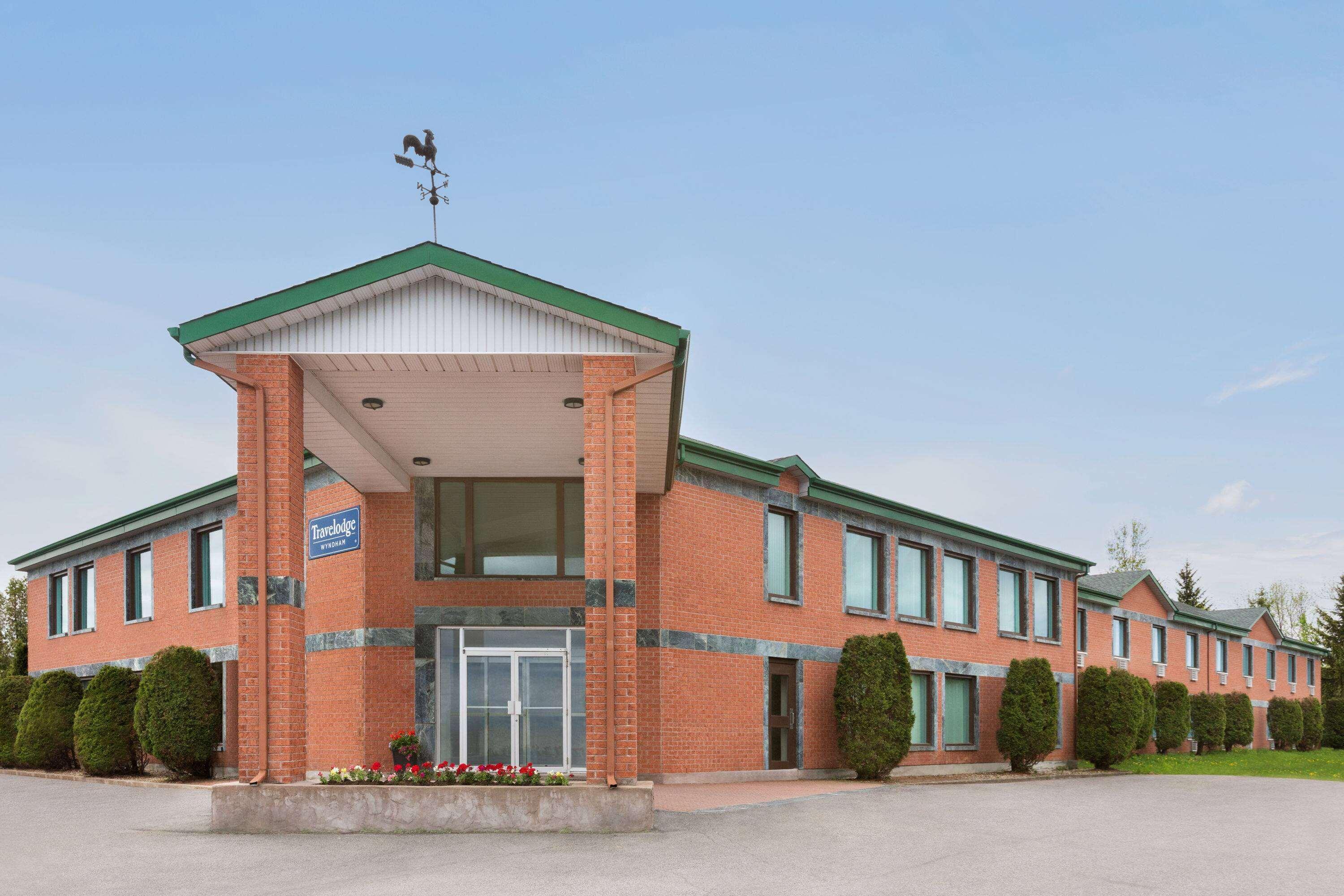 Travelodge By Wyndham Rigaud Buitenkant foto