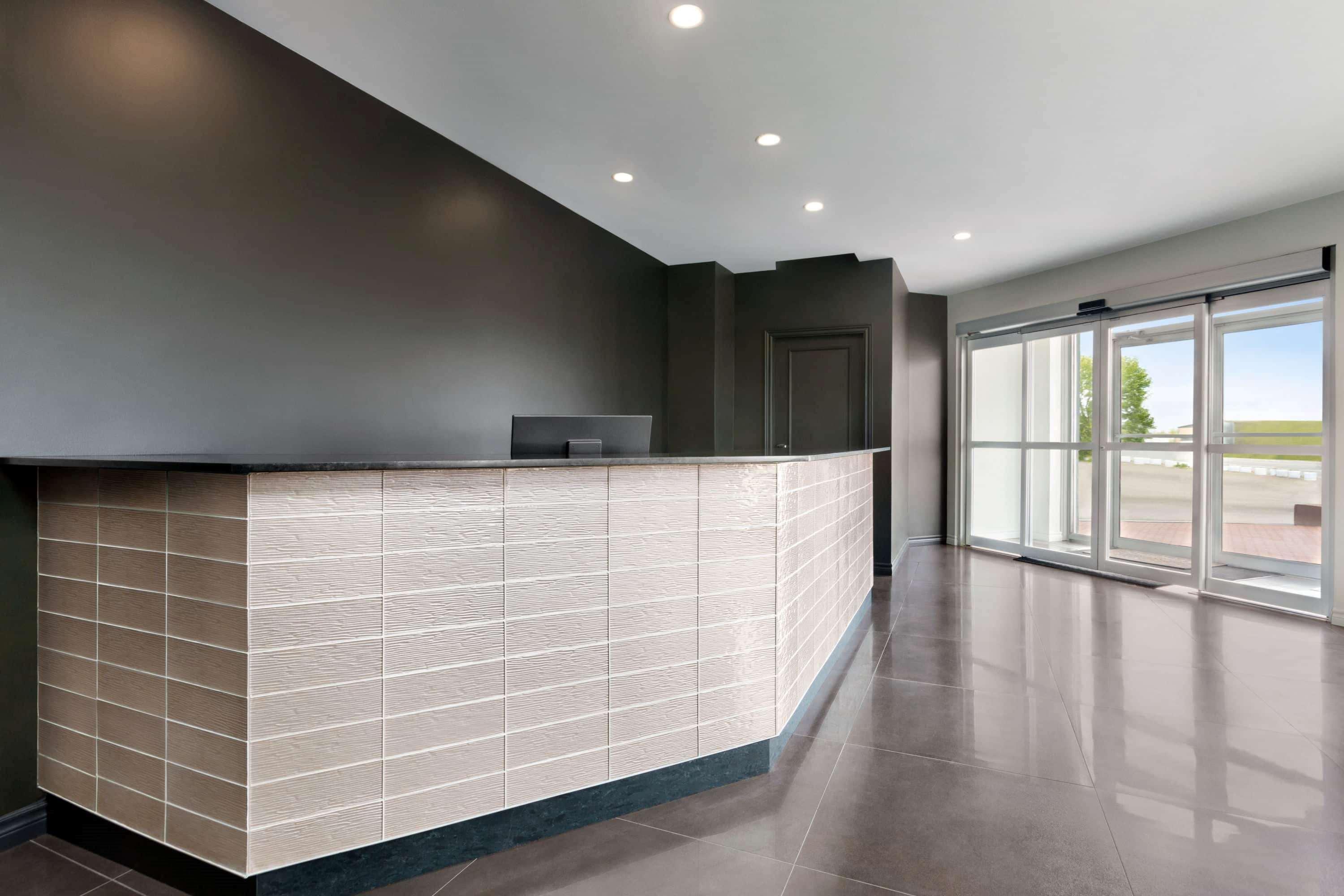 Travelodge By Wyndham Rigaud Buitenkant foto