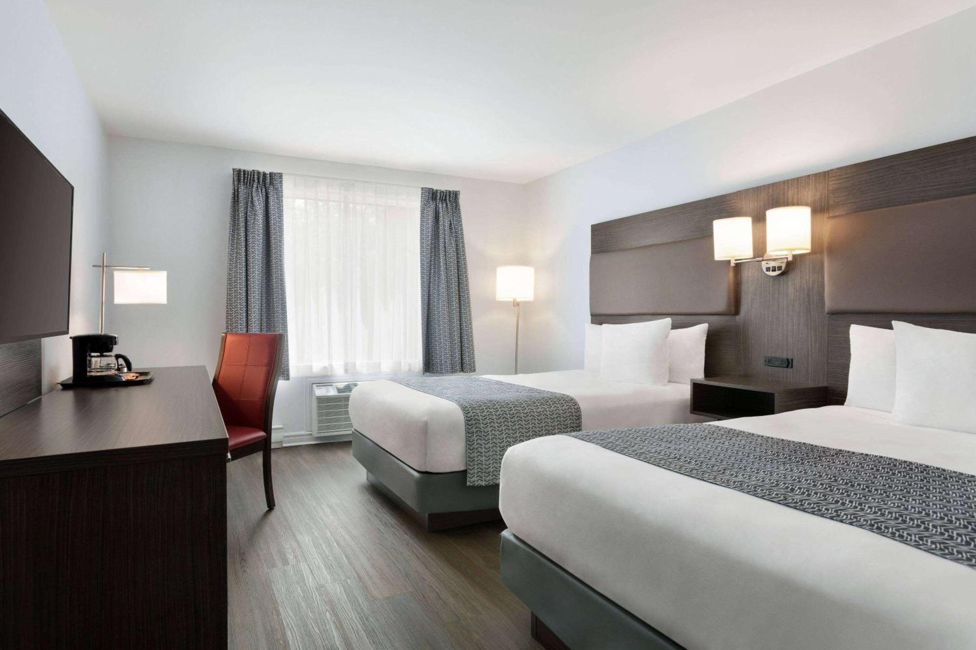 Travelodge By Wyndham Rigaud Buitenkant foto