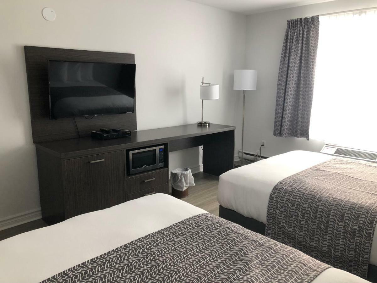 Travelodge By Wyndham Rigaud Buitenkant foto