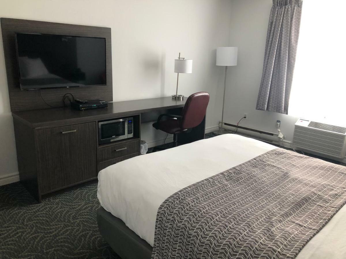 Travelodge By Wyndham Rigaud Buitenkant foto